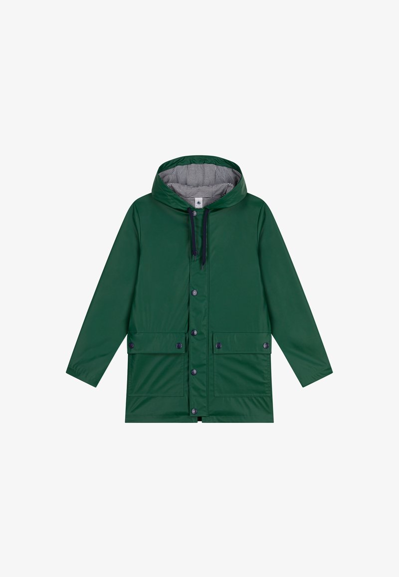 Veste imperméable verte avec capuche, boutons à l'avant, deux grandes poches avant et une doublure intérieure rayée. Texture lisse.