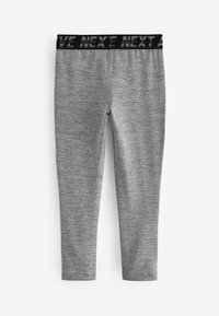 Strækbare grå leggings med et tekstureret mønster, der har en sort elastisk talje med "NEXTE" bogstaver. Tæt pasform og ankellængde.