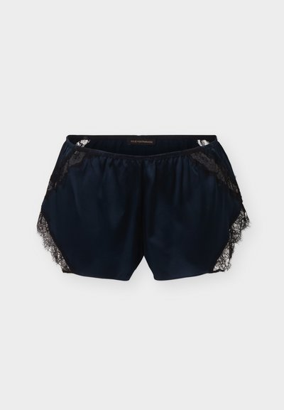 Čierne saténové dámske šortky s čipkovým lemom na bokoch a elastickým pásom, položené na svetlosivom pozadí.