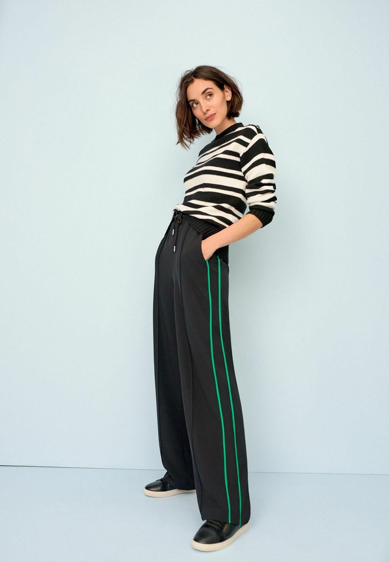 Next WIDE LEG TRACK SIDE STRIPE TROUSERS Tracksuit bottoms black