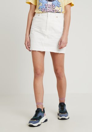 Falda acampanada - white