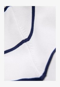 Unausgewählt, white and navy