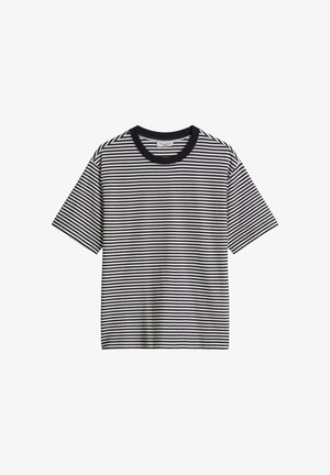 Schwarz-weiß horizontal gestreiftes Kurzarm-T-Shirt mit schwarzem Rundhalsausschnitt, flach auf weißem Hintergrund liegend.