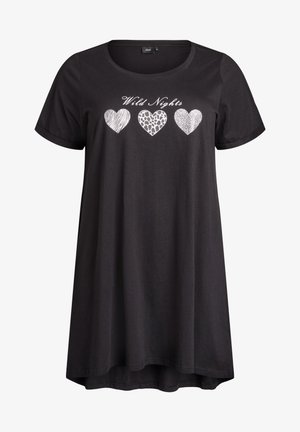 Czarna sukienka w formie T-shirtu z krótkimi rękawami, okrągłym dekoltem i zaokrąglonym dołem. Posiada trzy wzory serc o różnych wzorach w białym kolorze.