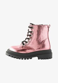 Kijelölve, pink metallic