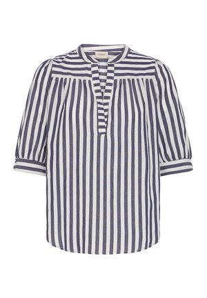 Weiße Bluse mit marineblauen vertikalen Streifen, dreiviertellangen Puffärmeln und einem geteilten Ausschnitt mit einem horizontal gestreiften Knopfleisten