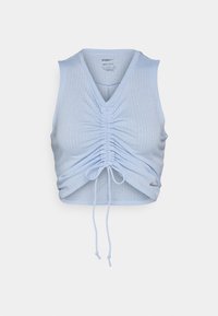 Jasnoniebieski prążkowany krótki top z dekoltem w kształcie litery V, zdobiony marszczeniem na środku i regulowanym wiązaniem na dole.