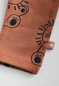 Thumbnail Image 11