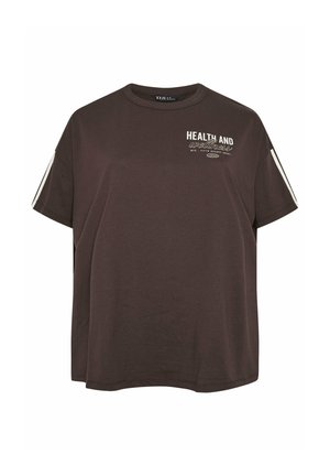 T-shirt marron foncé à manches courtes avec texte blanc « Santé et bien-être » sur la partie supérieure gauche de la poitrine et des rayures blanches sur les manches.