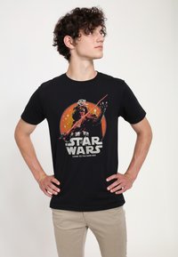 Star Wars STAR WARS: VISIONS CLOSEUP VADER - Camiseta estampada - black