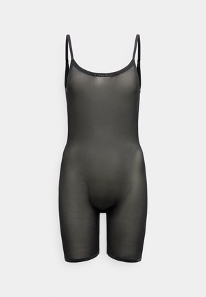 Czarne body z cienkimi ramiączkami, wykonane z przejrzystego materiału. Charakteryzuje się dopasowanym krojem i długością do połowy uda, podkreślając gładką fakturę.