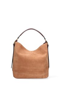 Borsa in suede color marrone chiaro con silhouette curva, dotata di una tracolla in pelle marrone scuro e dettagli in metallo dorato.