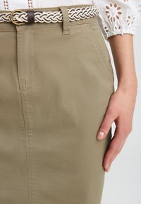 Greenpoint Mini suknja - olive