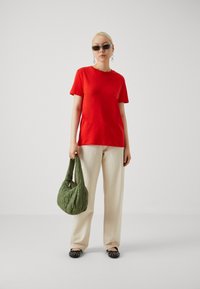 Selected Femme SLFMYESSENTIAL O NECK - Pamata T-krekls - flame scarlet