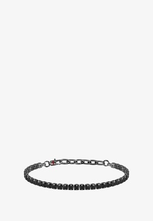 Bracciale nero con pietre taglio quadrato incastonate in una fascia metallica, con una sezione a catena e chiusura. Superficie liscia, design geometrico.