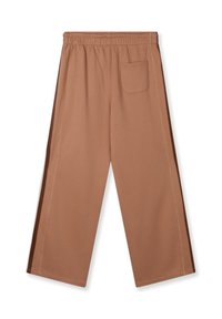 Pantalon marron à jambes larges avec ceinture élastique, poche latérale et bandes latérales marron foncé. Fabriqué en tissu doux et extensible.