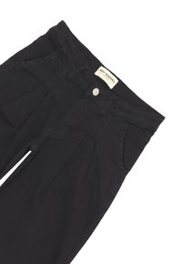 Pantaloni in misto cotone neri con taglio dritto, pieghe frontali e chiusura con bottone standard. L'etichetta riporta "ROY ROGERS."