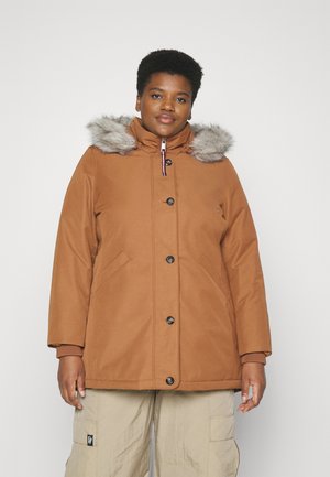 Brun, isoleret parka med en faux fur hætte, forlommer og trykknapper. Glat tekstur med ribbede manchetter. Casual pasform.