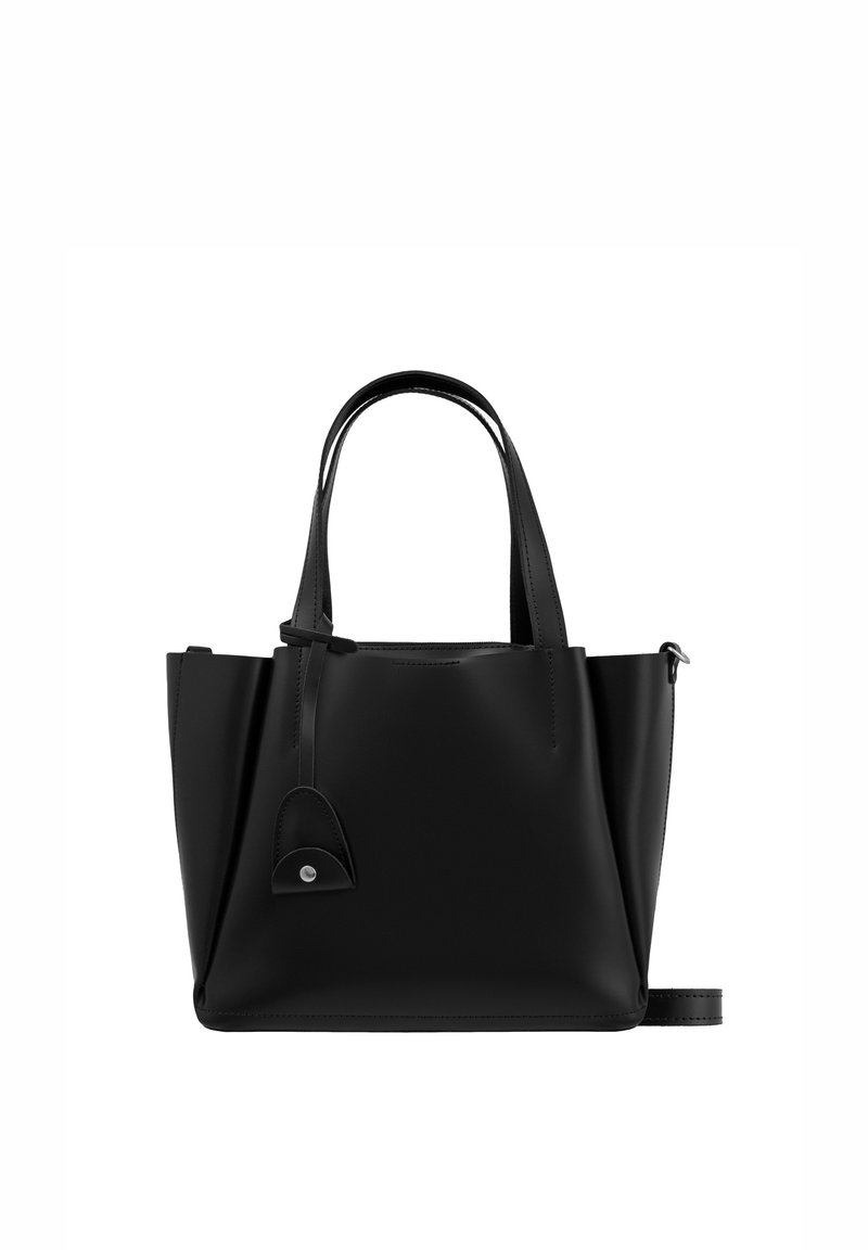 Mustast nahast käekott kahepoolsed sangad, külgmised klapid ja väike dekoratiivne nahast silt hõbedase nupuga.