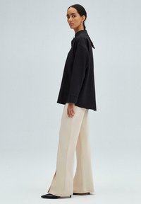 Touché Privé CREPE - Mikina - black