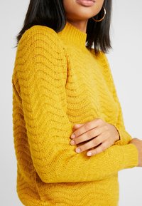 YAS Strickpullover - yellow