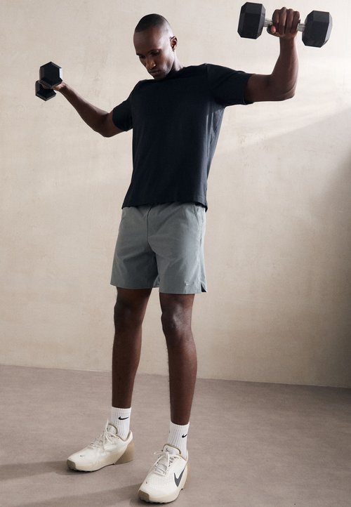Nike Pantalón corto de hombre M Nk DF Unlimited Wvn 7In Ul Gris — photo 2