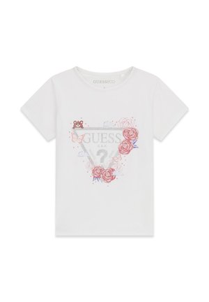 Weißes T-Shirt mit kurzen Ärmeln, einem silbernen Guess-Logo, pinken Rosen, einem Schmetterling, einem kleinen Bären und Wolkenillustrationen auf der Vorderseite.
