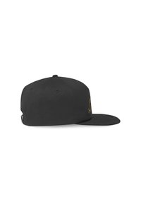 Zwarte snapback pet met een vlakke klep, voorzien van een gouden geborduurd logo aan de zijkant. Gemaakt van stof met een gestructureerd ontwerp.