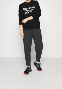 Reebok Sudadera - black