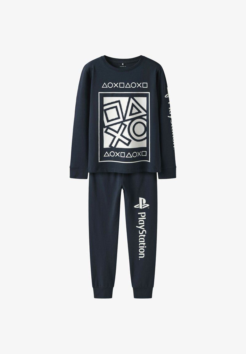 Pyjama deux pièces bleu marine avec des symboles PlayStation sur le haut et le logo PlayStation ainsi qu'un texte sur la jambe du pantalon.