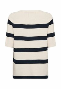 Svetre s krátkym rukávom a voľným strihom, s prekladanými krémovými a námorníckymi tmavomodrými horizontálnymi pruhmi, textúrovanou rebrovanou tkaninou a širokým výstrihom.