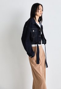 HUGO GEDARI - Veste en jean - navy