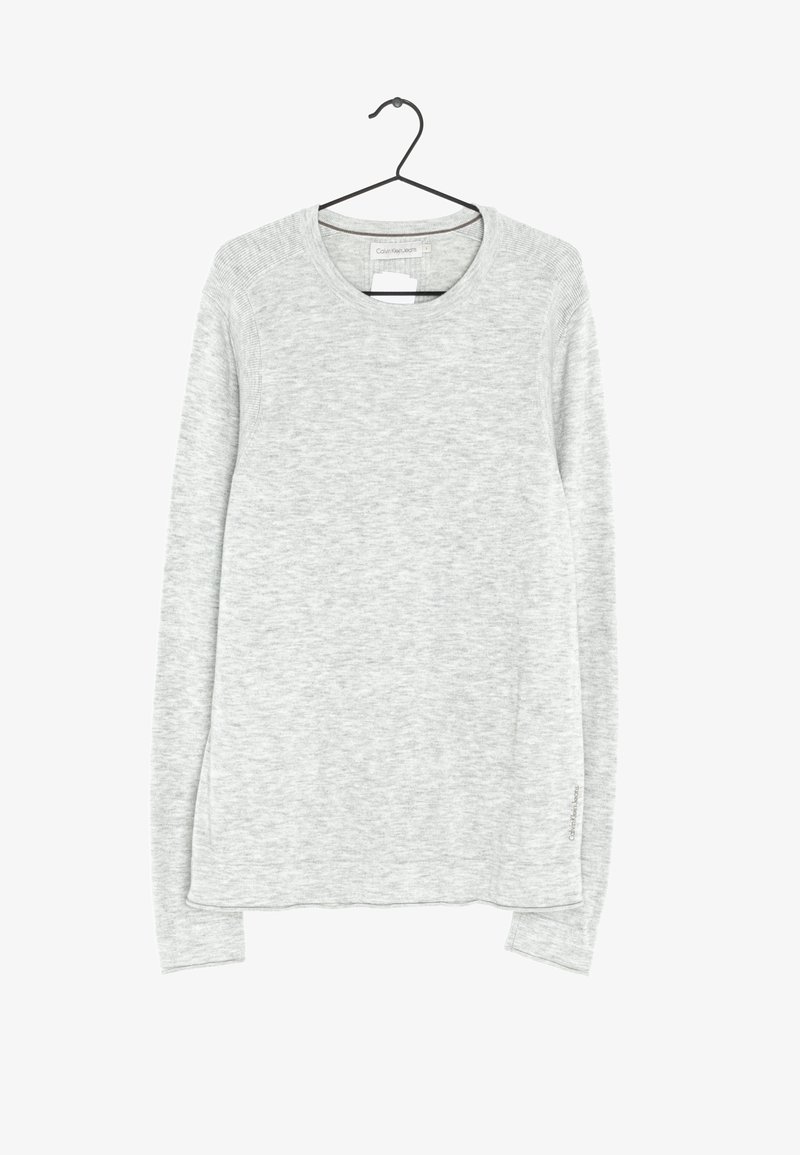 Hellgraues Langarmshirt mit Rundhalsausschnitt und gerippten Details, aus weichem Stoff. Verfügt über ein Etikett am inneren Kragen.