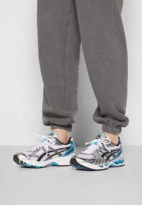 ASICS SportStyle GEL KAYANO - Sapatilhas - white/aizuri blue