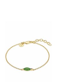 Guldkedjearmband med en fasetterad grön stendetalj och lila accenter, med en krabbklämma och justerbar längd.