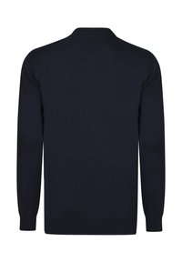 Granatowy sweter dziany z długimi rękawami, ściągaczami przy mankietach i u dołu. Gładka struktura z klasycznym okrągłym dekoltem.