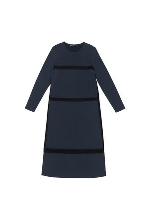 Long-sleeve dress in dark blue fabric, featuring three black horizontal bands. Crew neckline and straight silhouette. Soft texture.