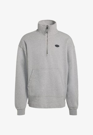 Szary polarowy pulower z kołnierzem na pół suwaka, kieszenią typu kangur i prążkowanymi mankietami. Posiada małe okrągłe logo na piersi.