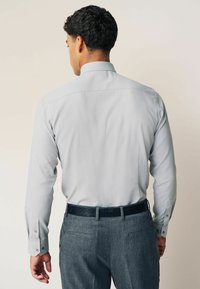 Next  SLIM FIT  szary