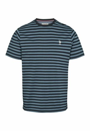 Prugasta majica sizmom naizmjeničnih tamnoplave i svijetloplave pruge. Okrugli izrez, kratki rukavi i mali logo na prsima.