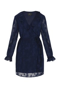 Tengerészkék átlapolt ruha, áttetsző hosszú ujjak, fodros nyakkivágás, texturált virágmintával és állítható derékszalaggal.