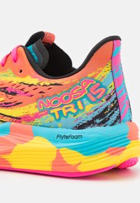 ASICS NOOSA TRI 15 - Hardloopschoenen voor op de weg - aquarium/vibrant yellow