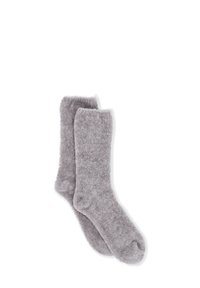 Grau flauschige Socken mit einer weichen Textur, in knöchelhöhe und mit einem leicht gerippten Bündchen für einen sicheren Sitz. Die Farbe ist ein gedämpftes, helles Grau.