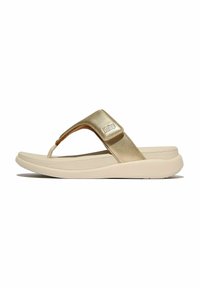 Sandal in pelle flip-flop dorata con un cinturino metallico testurizzato e una suola imbottita beige chiaro. Presenta un design a infradito e il logo del marchio sul cinturino.