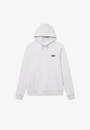 Šedá bavlněná mikina s kapucí na šňůrku, přední kapsou, žebrovanými manžetami a lemem a malou černou nášivkou na hrudi.