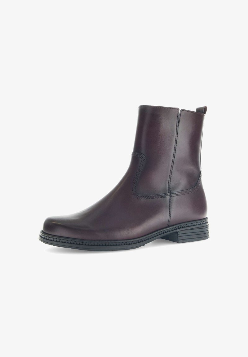 Bottines en cuir bourgogne avec une texture lisse, un petit talon carré et des panneaux latéraux élastiques pour un enfilage facile. Semelle en caoutchouc avec détails de couture.