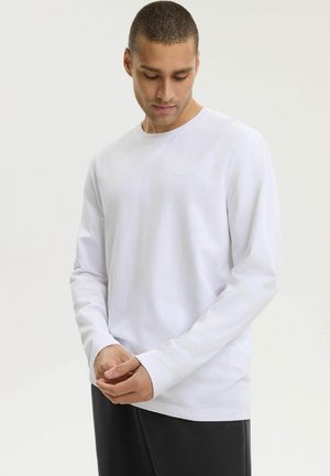 - Bluzka z długim rękawem