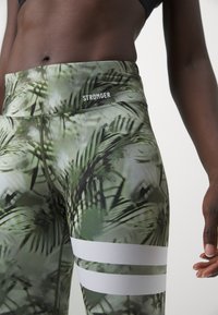 Stronger EXPLORE PRINTED LEGGINGS - Leggingek - tropical