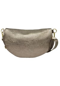 Sac à épaule doré métallisé avec une forme incurvée, une surface texturée et une bandoulière amovible. Équipé d'accents en métal doré.