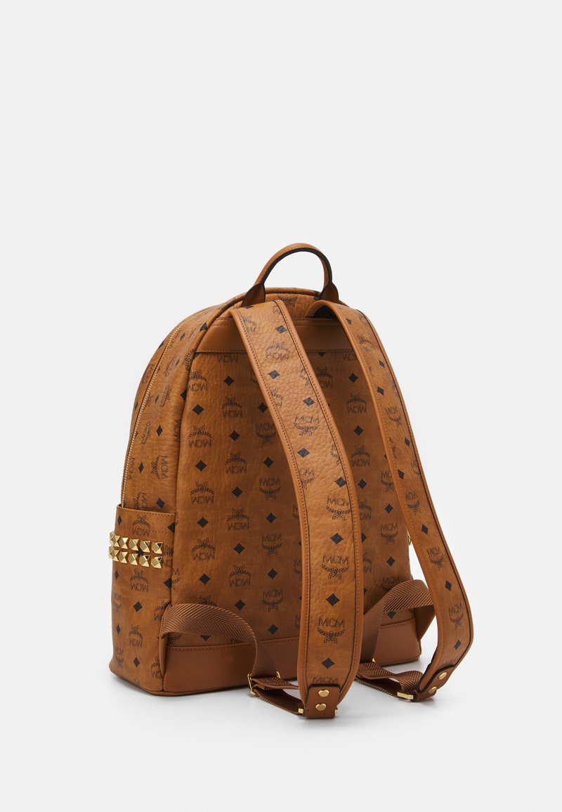 Herren Rucksäcke | MCM STARK SIDE STUDS BACKPACK IN VISETOS Tagesrucksack cognac - VY23598 Herren Rucksäcke | MCM STARK SIDE STUDS BACKPACK IN VISETOS Tagesrucksack cognac - VY23598